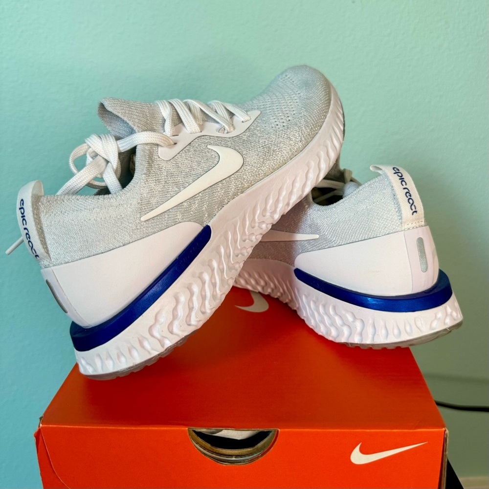 Nike Women’s Epic React Flyknit Sneaker -NWT